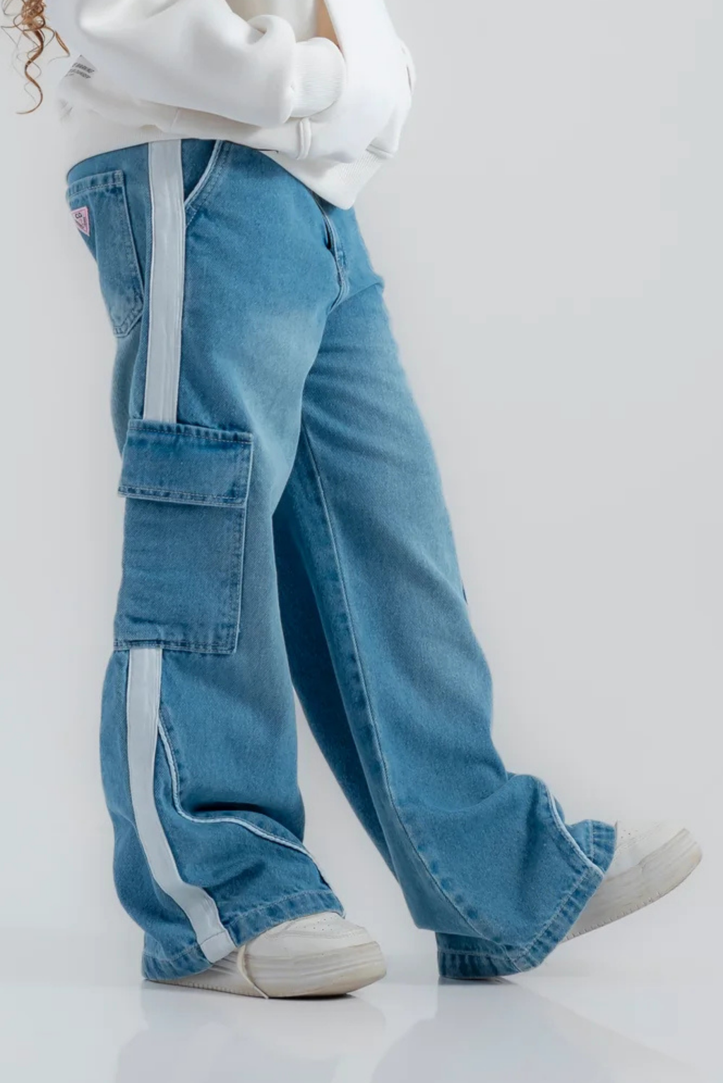 بنطلون واسع الساقين بجيوب جانبية للبنات