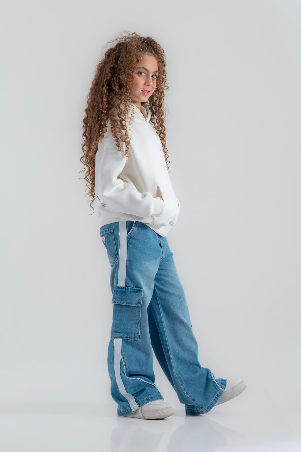 بنطلون واسع الساقين بجيوب جانبية للبنات