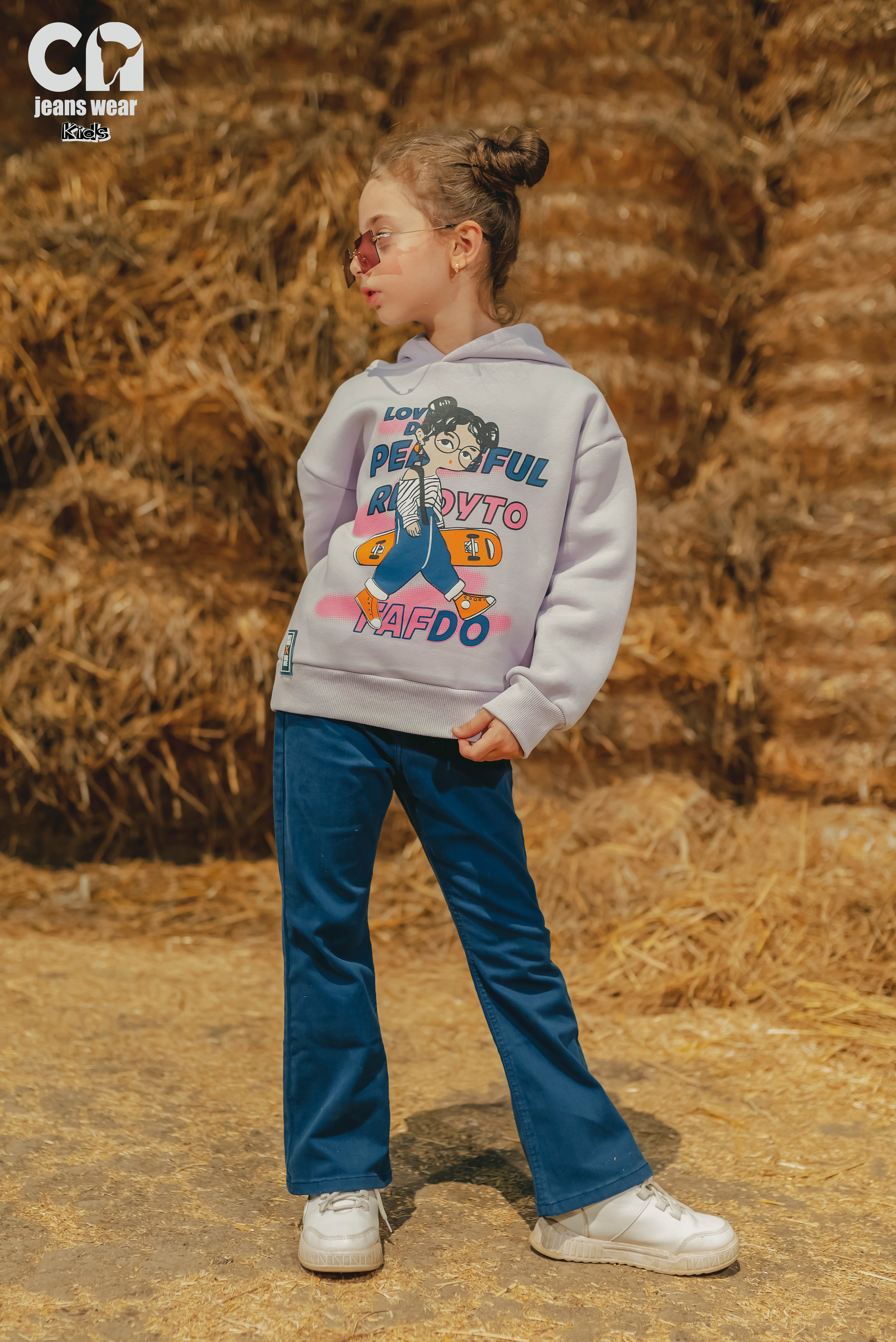 "Skateboarding girl" hoodie for girls