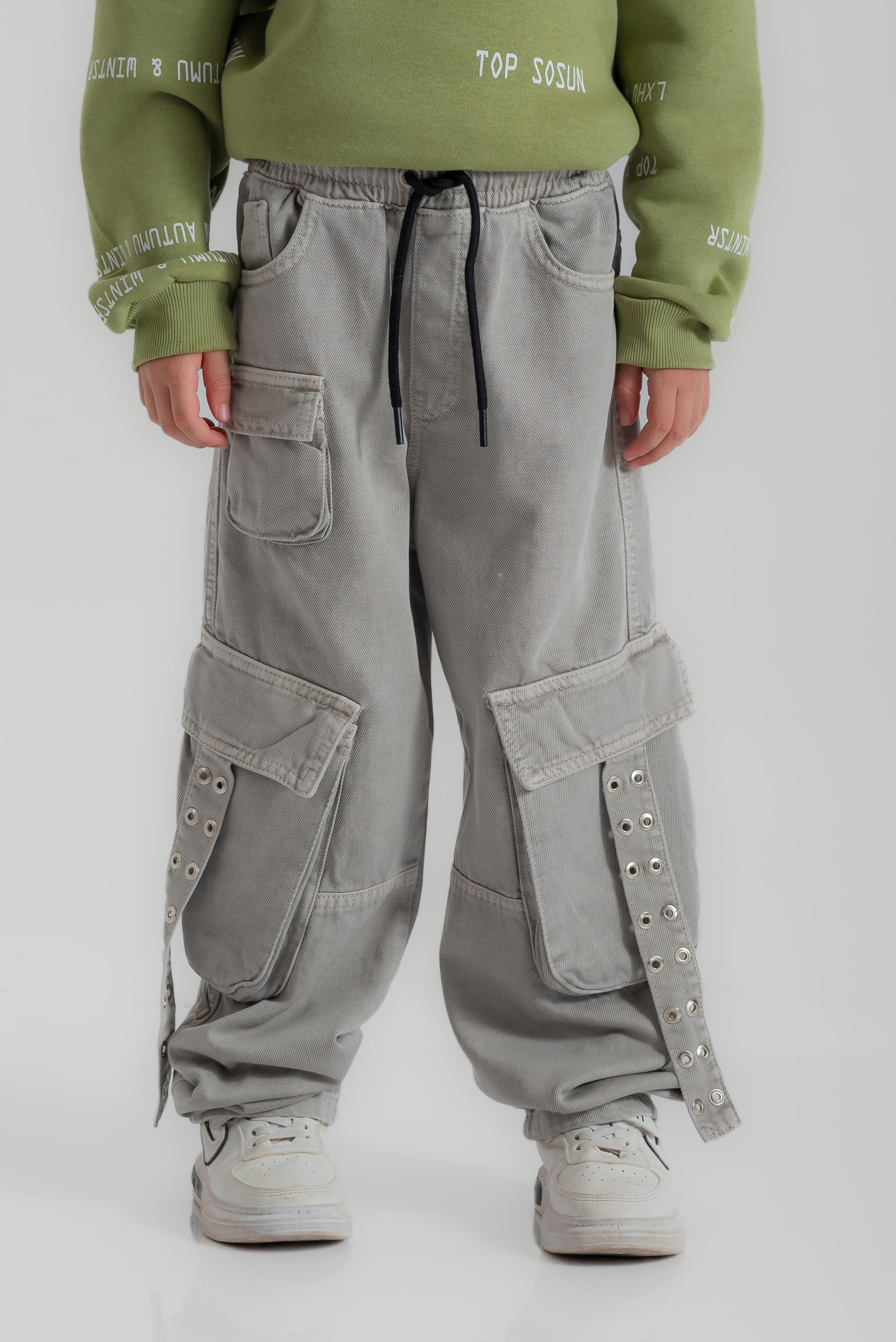 "Wide-leg cargo pants" for boys