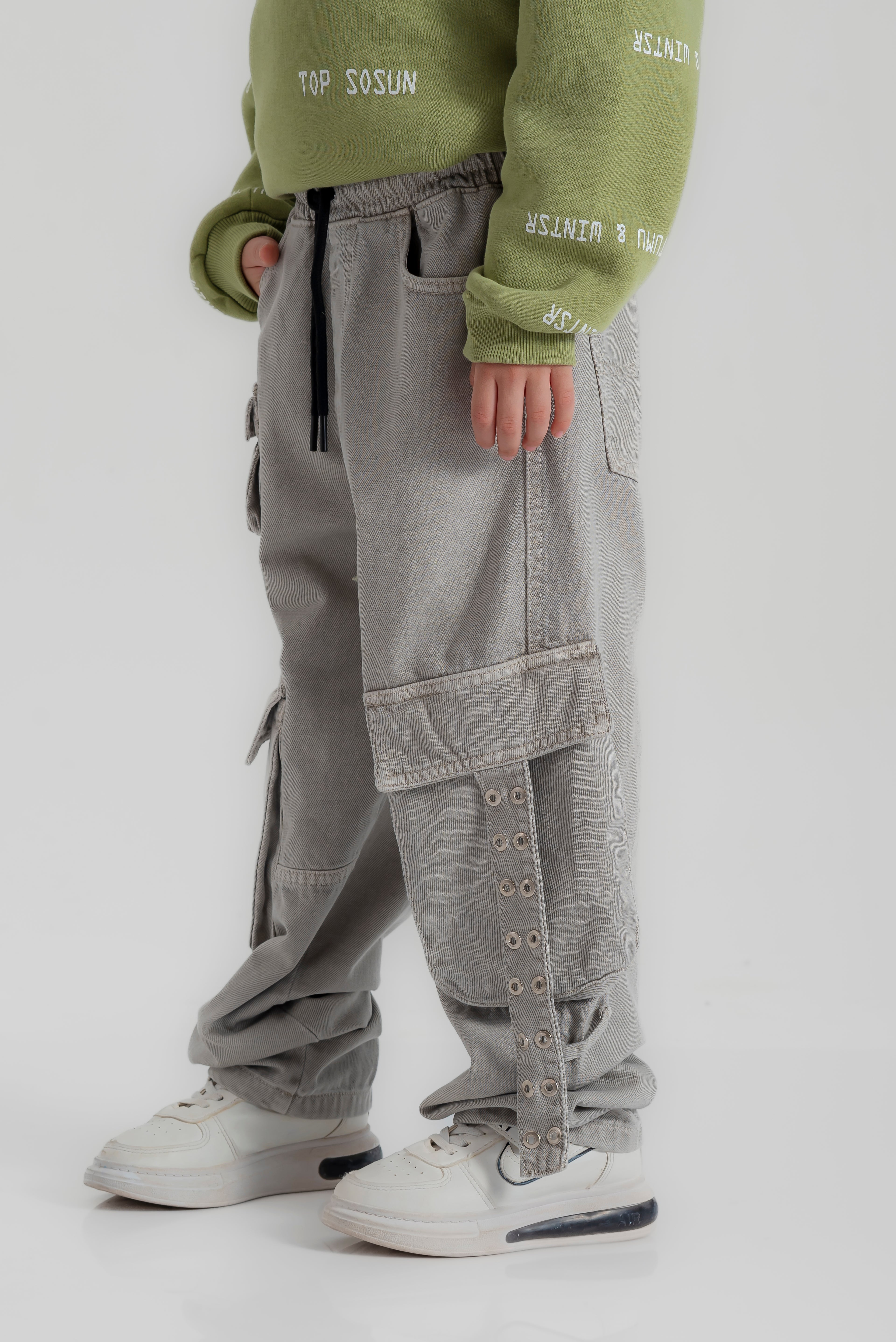 "Wide-leg cargo pants" for boys
