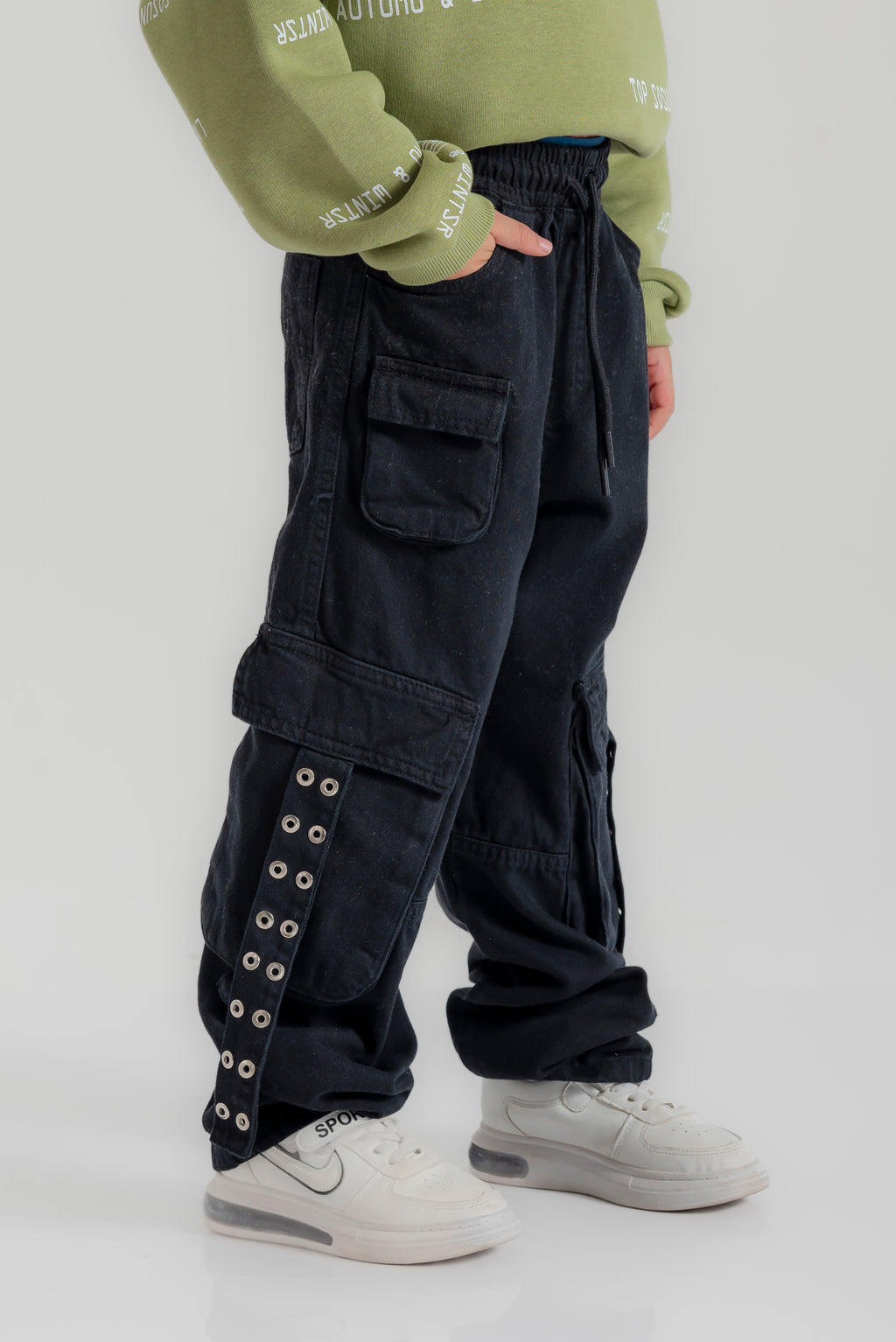 "Wide-leg cargo pants" for boys