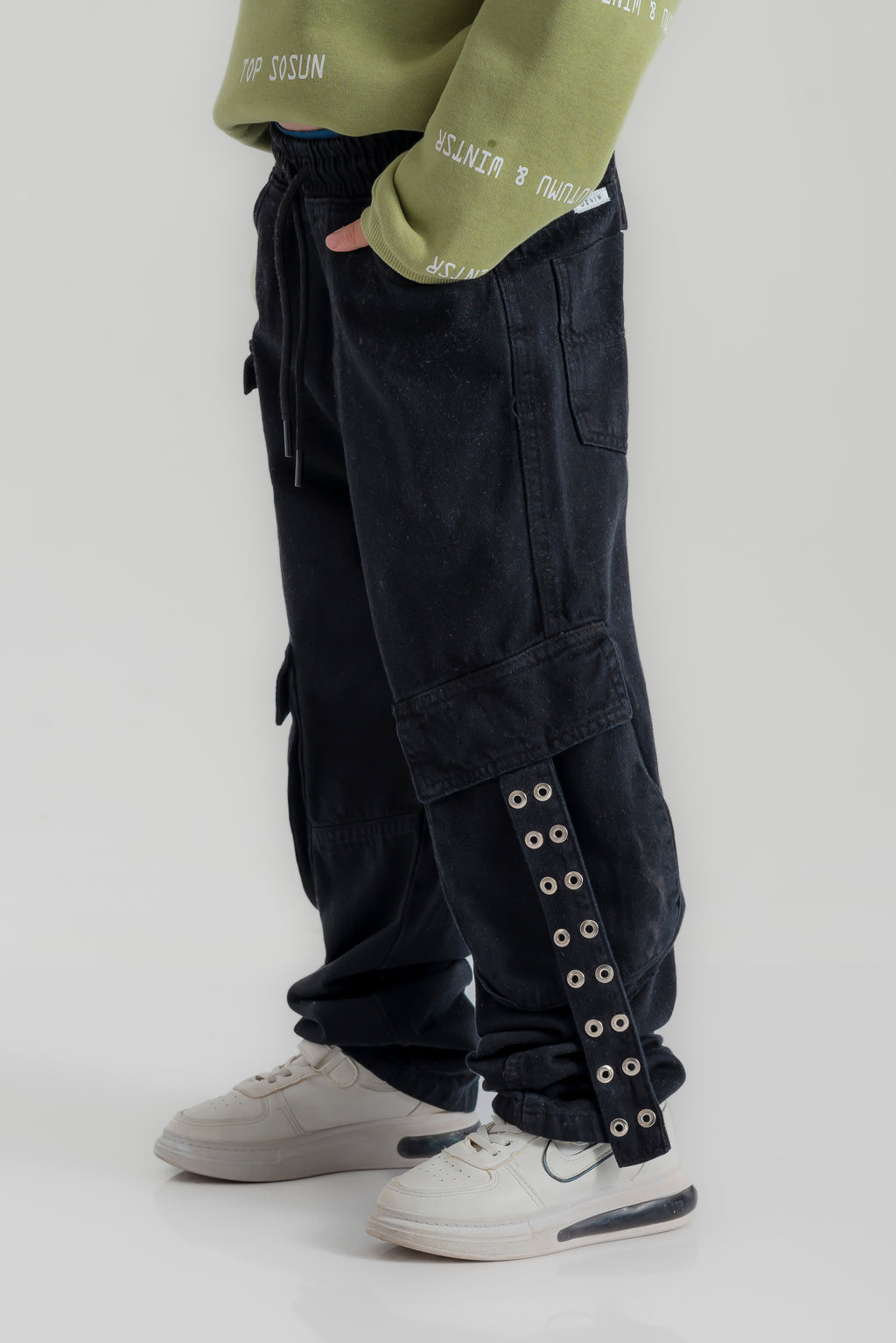 "Wide-leg cargo pants" for boys