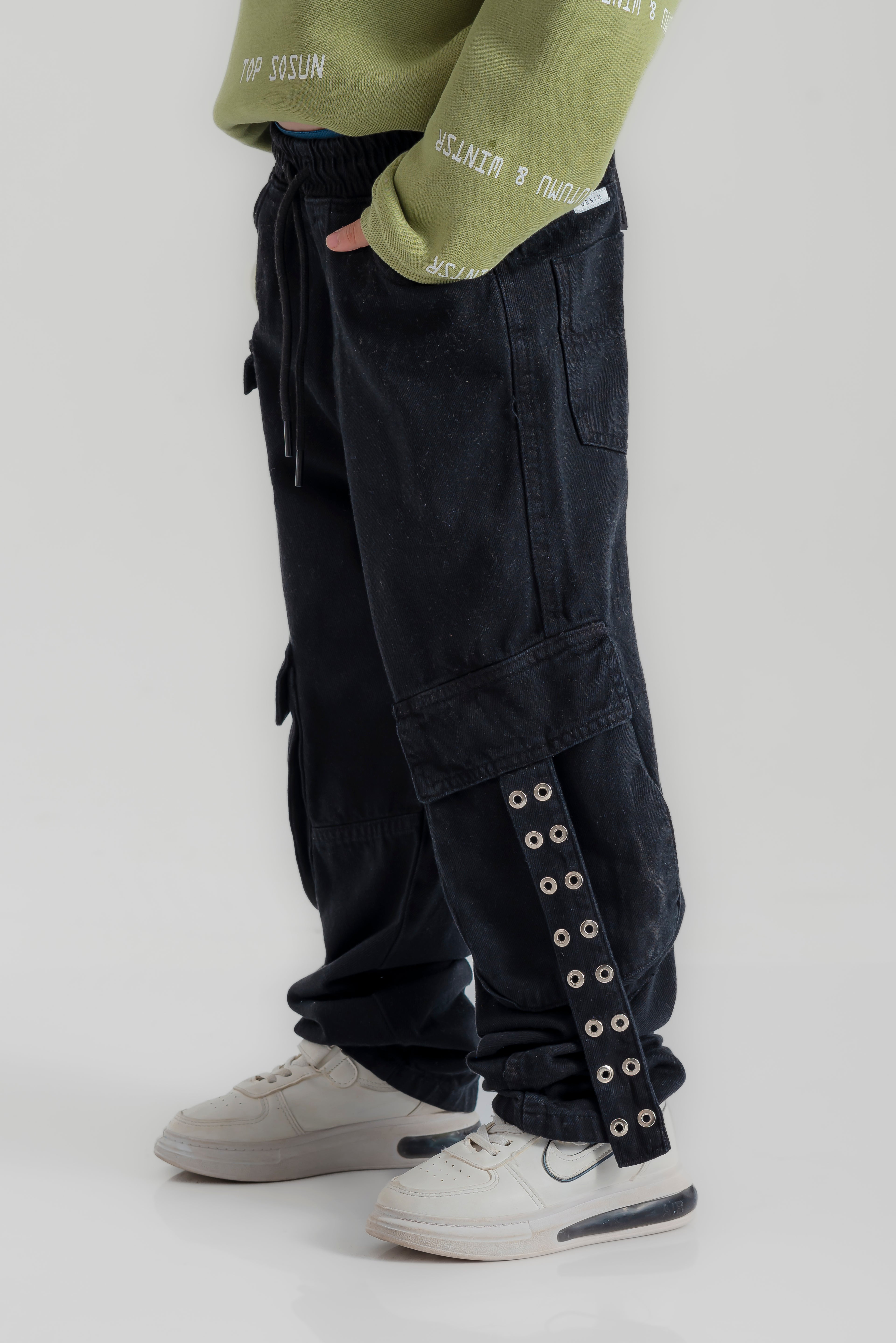 "Wide-leg cargo pants" for boys