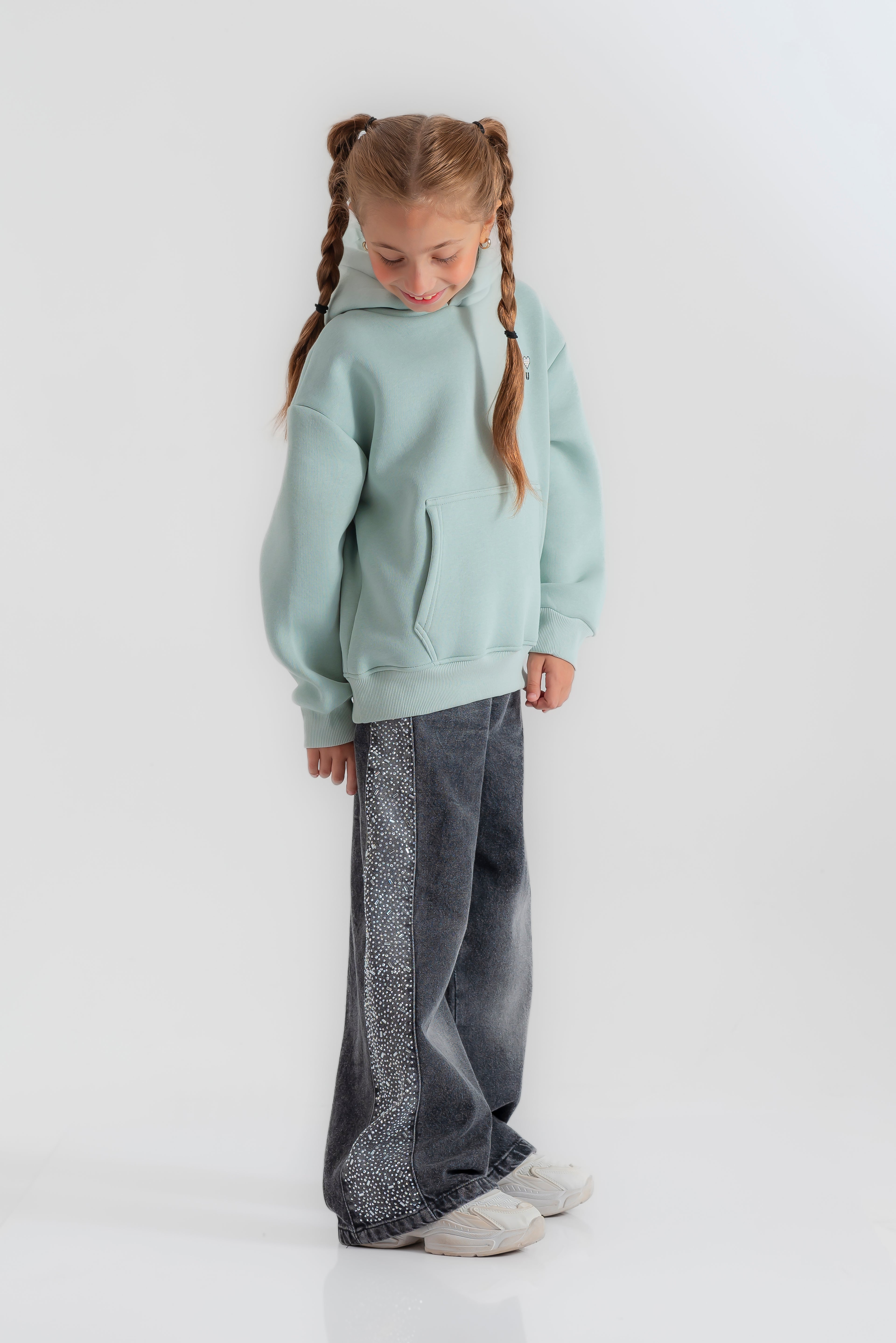 "Wide-leg embellished jeans" for girls